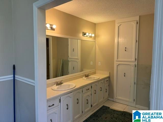 1405 WOODWARD CIRCLE, Gardendale, AL 35071
