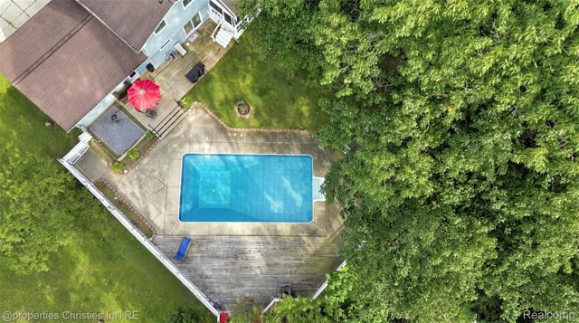 2631 Edgevale Drive, Waterford Charter Township, MI 48329