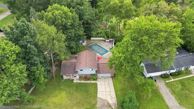 2631 Edgevale Drive, Waterford Charter Township, MI 48329