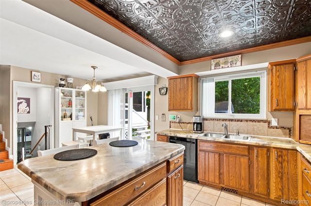 2631 Edgevale Drive, Waterford Charter Township, MI 48329