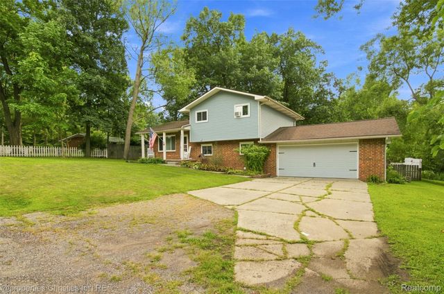 2631 Edgevale Drive, Waterford Charter Township, MI 48329