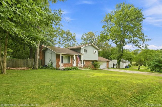 2631 Edgevale Drive, Waterford Charter Township, MI 48329
