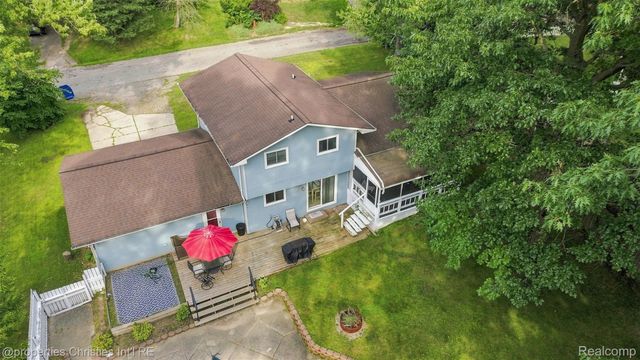 2631 Edgevale Drive, Waterford Charter Township, MI 48329