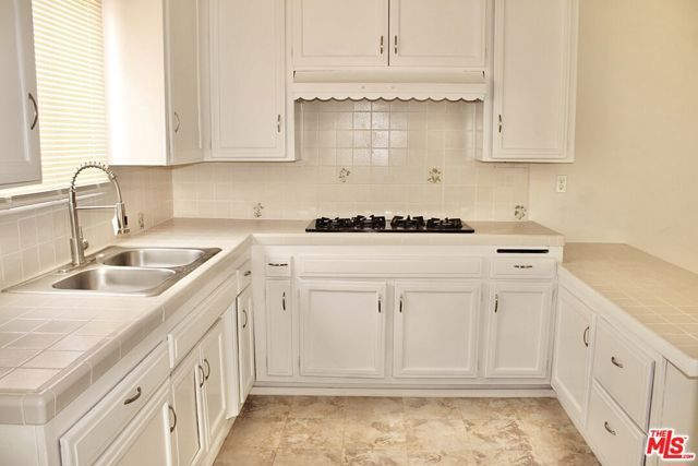 20158 Gresham Street, Winnetka (los Angeles), CA 91306