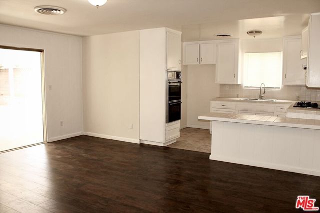 20158 Gresham Street, Winnetka (los Angeles), CA 91306