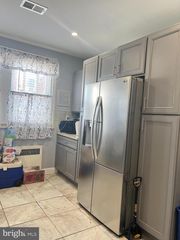 3841 J ST, Philadelphia, PA 19124
