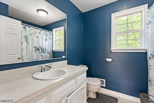 4 Pembrook Ct, Liberty Twp., NJ 07838