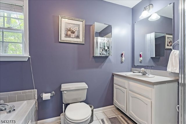 4 Pembrook Ct, Liberty Twp., NJ 07838