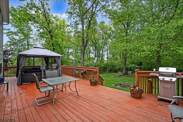4 Pembrook Ct, Liberty Twp., NJ 07838