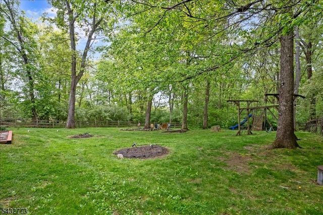 4 Pembrook Ct, Liberty Twp., NJ 07838