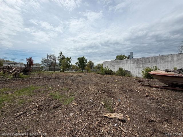 22477 15 Mile Road, Clinton Township, MI 48035