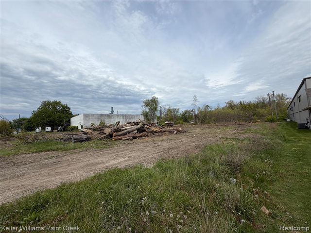 22477 15 Mile Road, Clinton Township, MI 48035