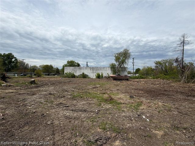 22477 15 Mile Road, Clinton Township, MI 48035