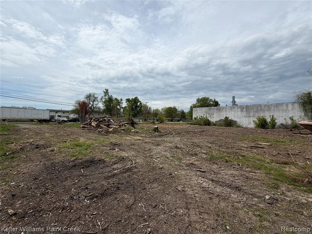 22477 15 Mile Road, Clinton Township, MI 48035