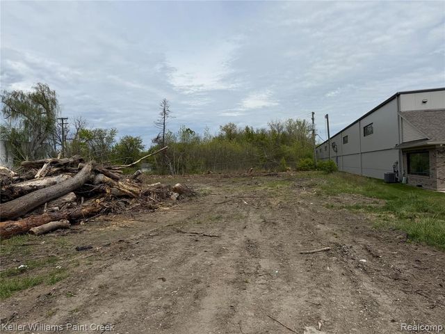 22477 15 Mile Road, Clinton Township, MI 48035