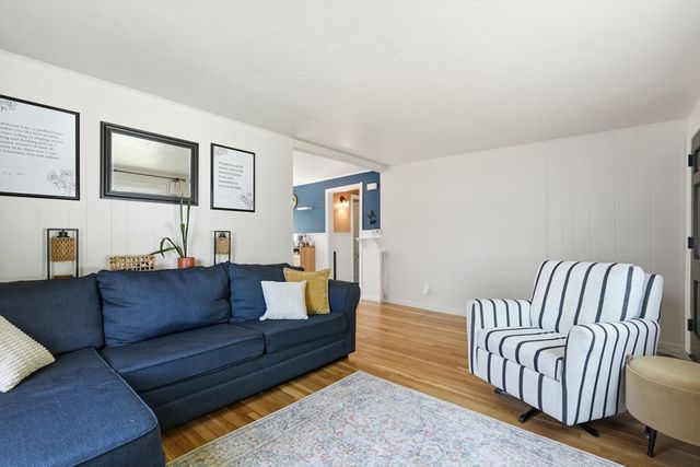 44 Harding St, Springfield, MA 01109