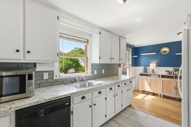 44 Harding St, Springfield, MA 01109