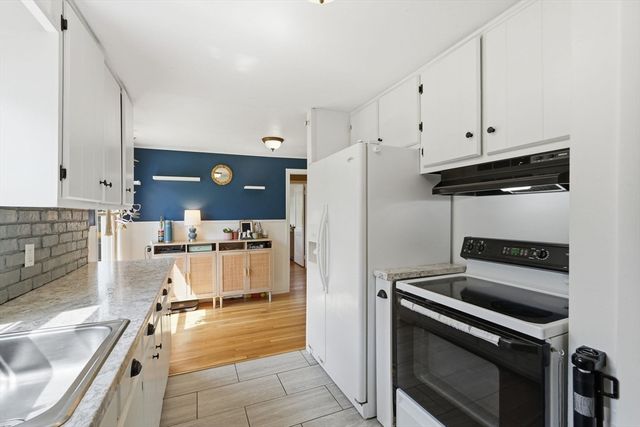 44 Harding St, Springfield, MA 01109