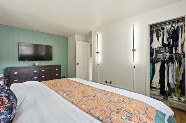 44 Harding St, Springfield, MA 01109