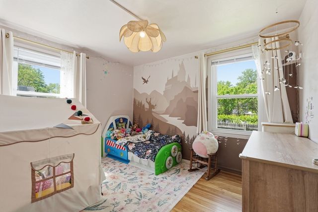 44 Harding St, Springfield, MA 01109