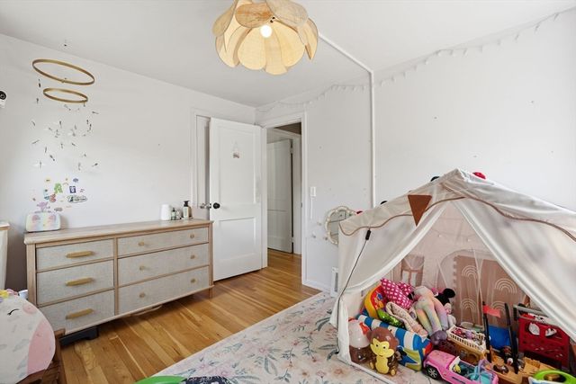 44 Harding St, Springfield, MA 01109