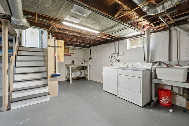 44 Harding St, Springfield, MA 01109