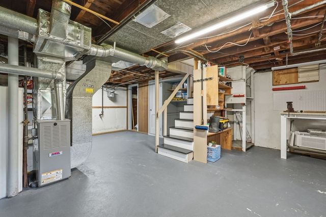 44 Harding St, Springfield, MA 01109