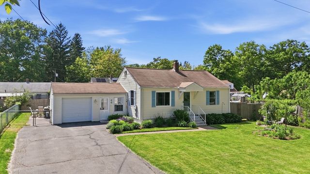 44 Harding St, Springfield, MA 01109