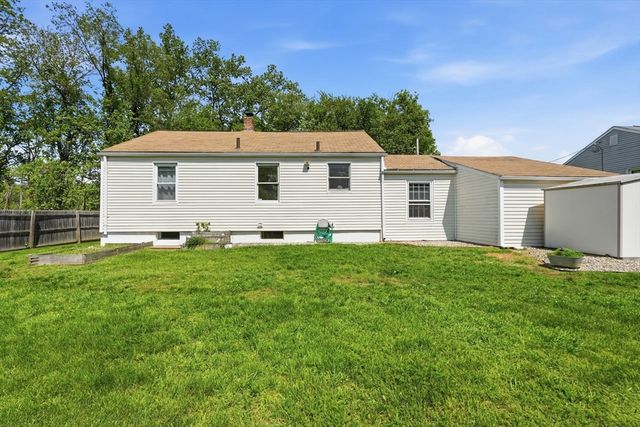 44 Harding St, Springfield, MA 01109