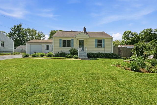 44 Harding St, Springfield, MA 01109