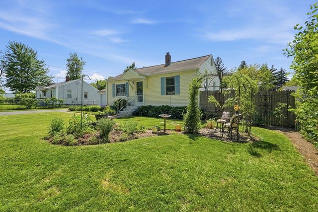 44 Harding St, Springfield, MA 01109