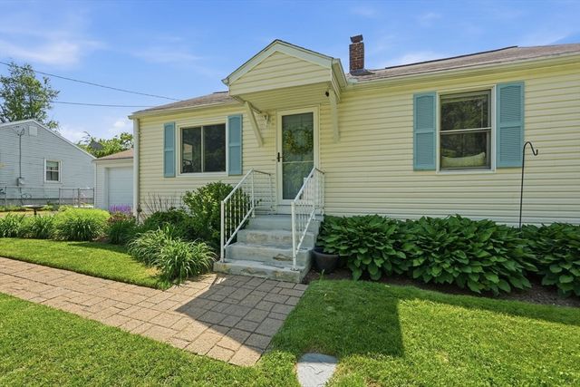 44 Harding St, Springfield, MA 01109