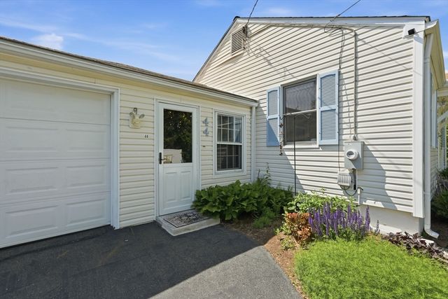 44 Harding St, Springfield, MA 01109
