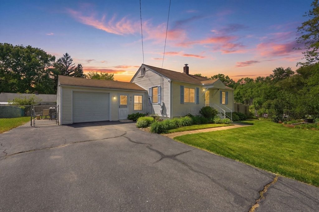44 Harding St, Springfield, MA 01109