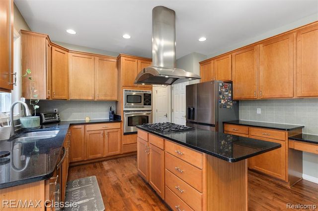 25051 Samoset Court, Novi, MI 48374