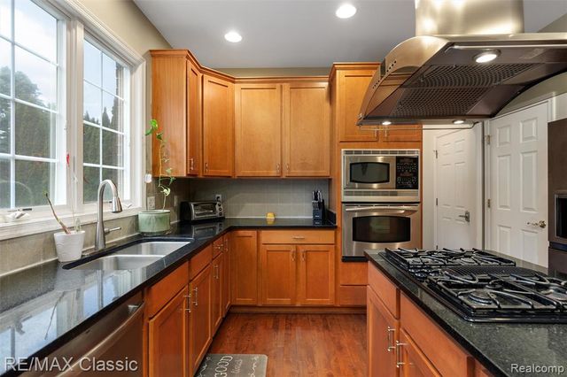 25051 Samoset Court, Novi, MI 48374