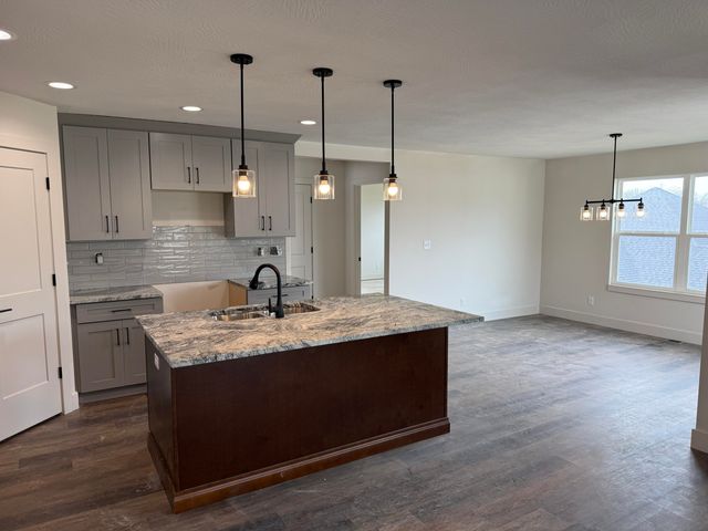 825 S Cobble Creek Boulevard, Nixa, MO 65714