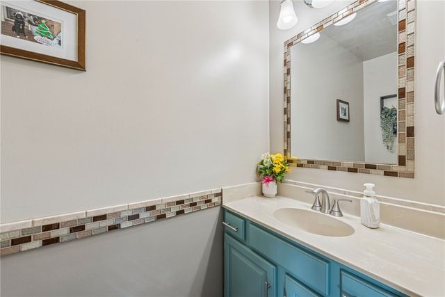 5131 Daube Dr, Whitehall, PA 15236