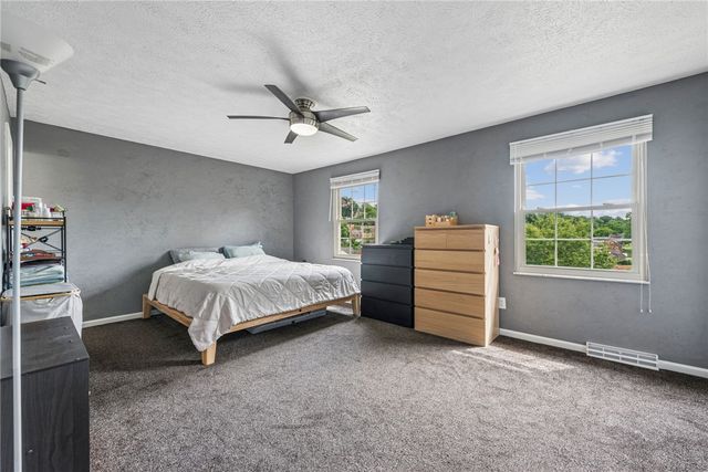 5131 Daube Dr, Whitehall, PA 15236