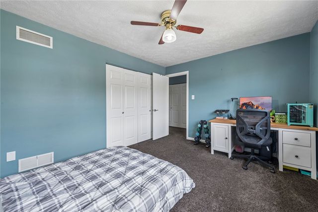 5131 Daube Dr, Whitehall, PA 15236