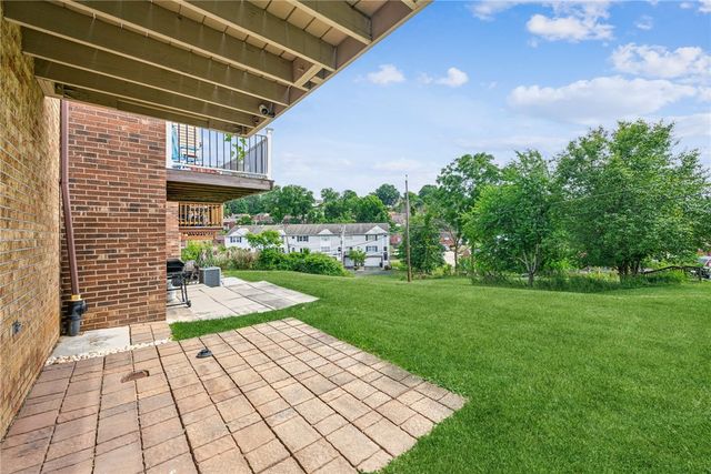5131 Daube Dr, Whitehall, PA 15236