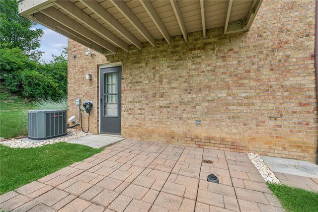 5131 Daube Dr, Whitehall, PA 15236