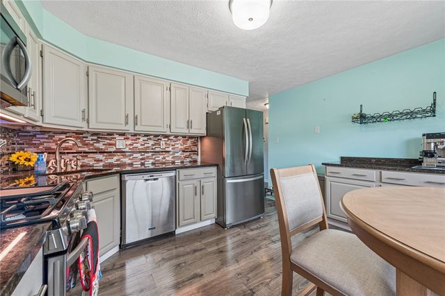 5131 Daube Dr, Whitehall, PA 15236