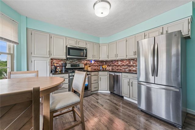 5131 Daube Dr, Whitehall, PA 15236