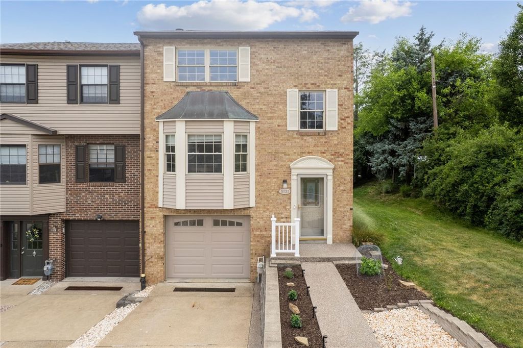 5131 Daube Dr, Whitehall, PA 15236