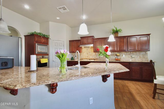 746 GOLD BEACH Drive, Canutillo, TX 79835