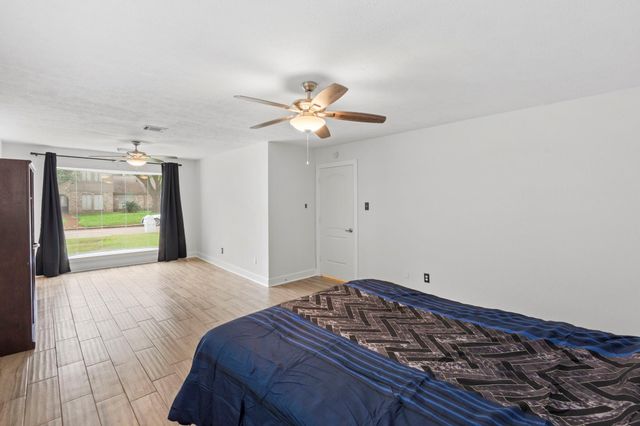 9222 New Forest Road, Spring, TX 77379