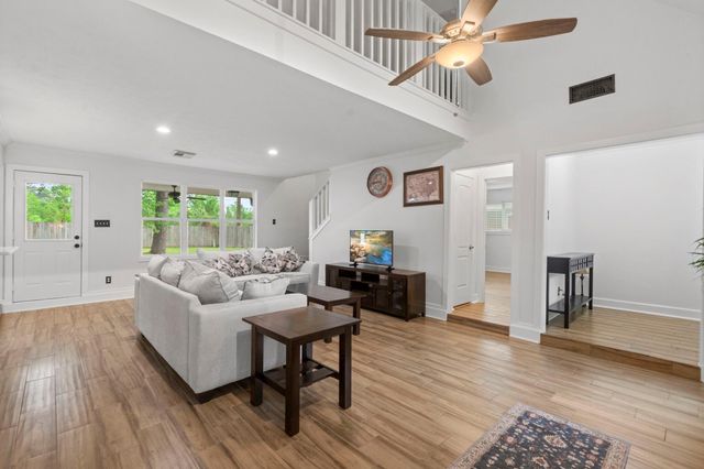 9222 New Forest Road, Spring, TX 77379