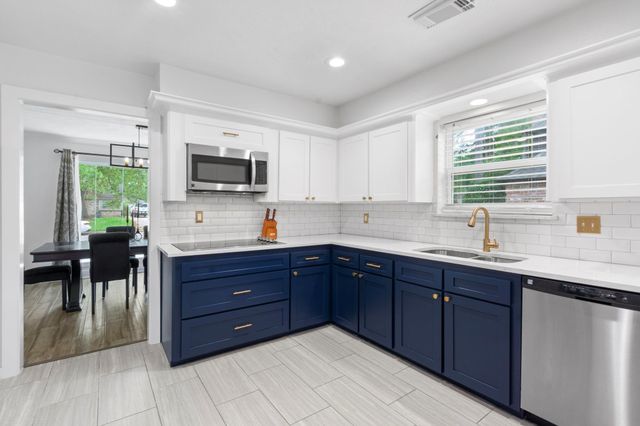 9222 New Forest Road, Spring, TX 77379