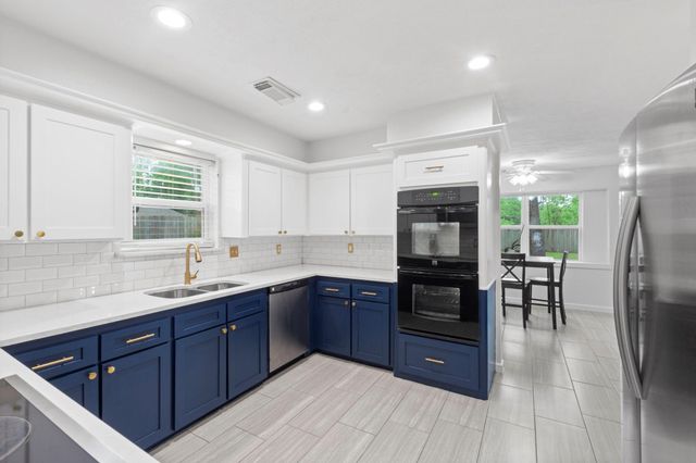 9222 New Forest Road, Spring, TX 77379